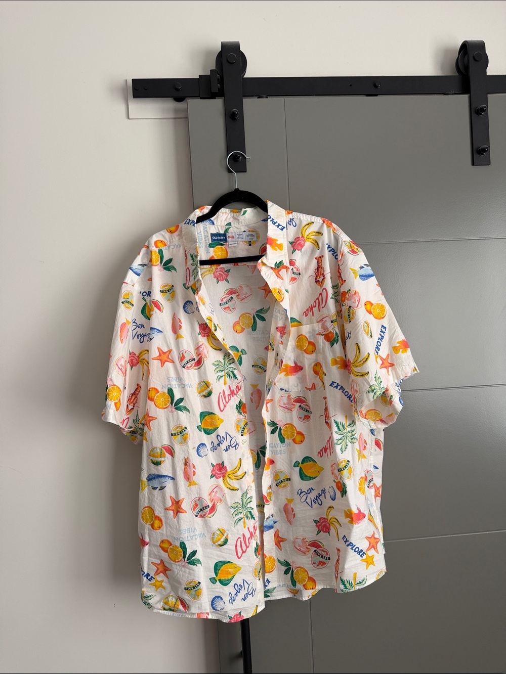 Old Navy White Short-Sleeve Button-Up Shirt with Multicolor Tropical Print